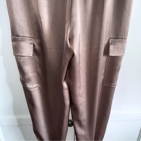 New! Aritzia Babaton Refined Satin Cargo Pant Sz 4 Deep Taupe - Picture 12 of 16